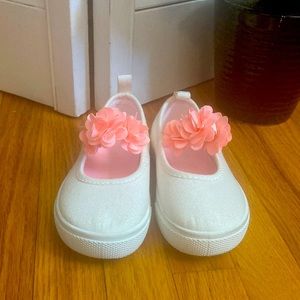 Carter size 7 girl shoes with flower strap like new condition